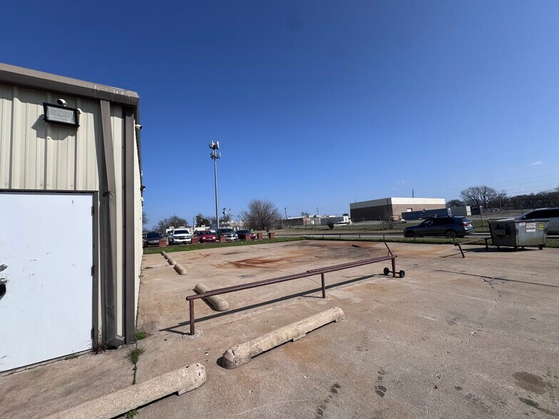 More Photos Of 102 S 111th Ave, Tulsa Warehouse For Sale