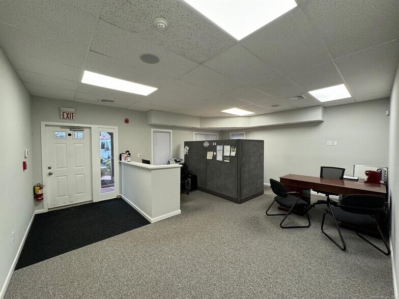 More Photos Of 324 Elm St, Monroe Medical For Sale