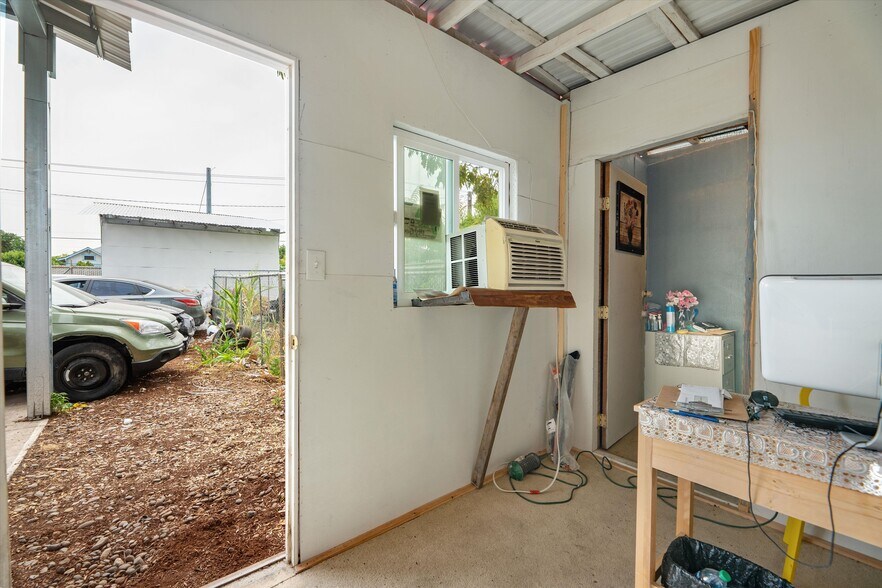 More Photos Of 8705 SE Foster Rd, Portland Manufacturing For Sale