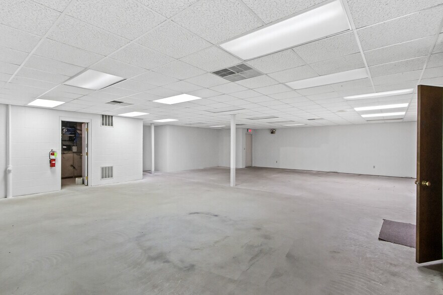More Photos Of 115 E Conant St, Portage Office For Sale
