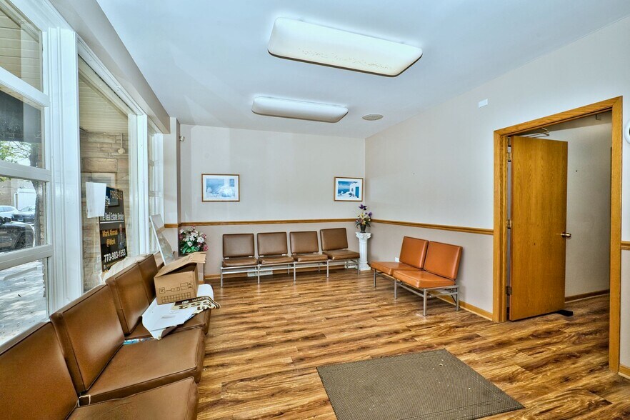 More Photos Of 6444 N Central Ave, Chicago Office For Sale