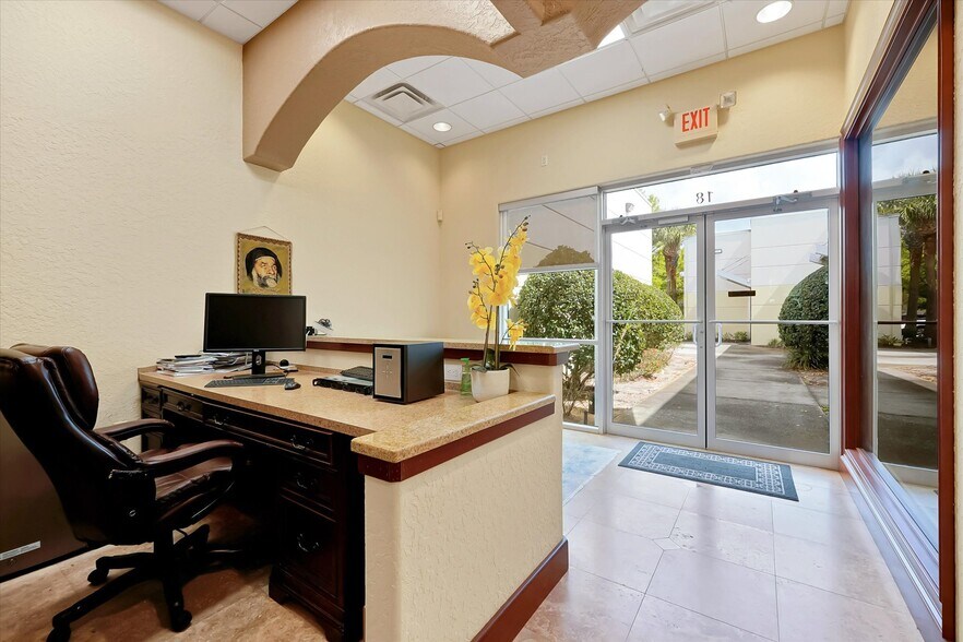More Photos Of 8810 Commodity Cir, Orlando Showroom For Lease