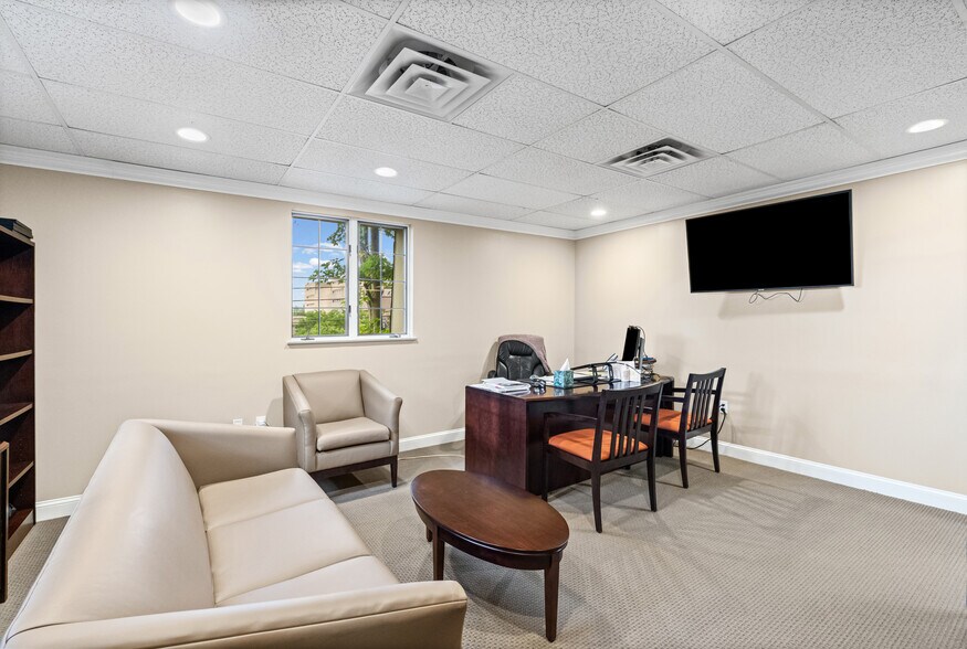 More Photos Of 10521 Judicial Dr, Fairfax Medical For Sale