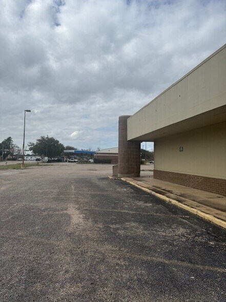 More Photos Of 2420 Cartwright, Missouri City Restaurant For Sale