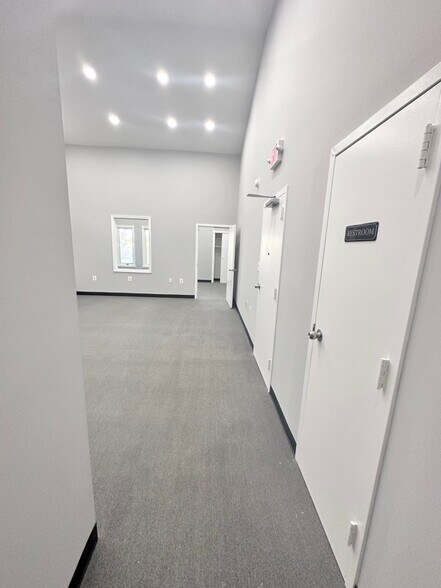 More Photos Of 9300-9306 Old Keene Mill Rd, Burke Loft Creative Space For Lease
