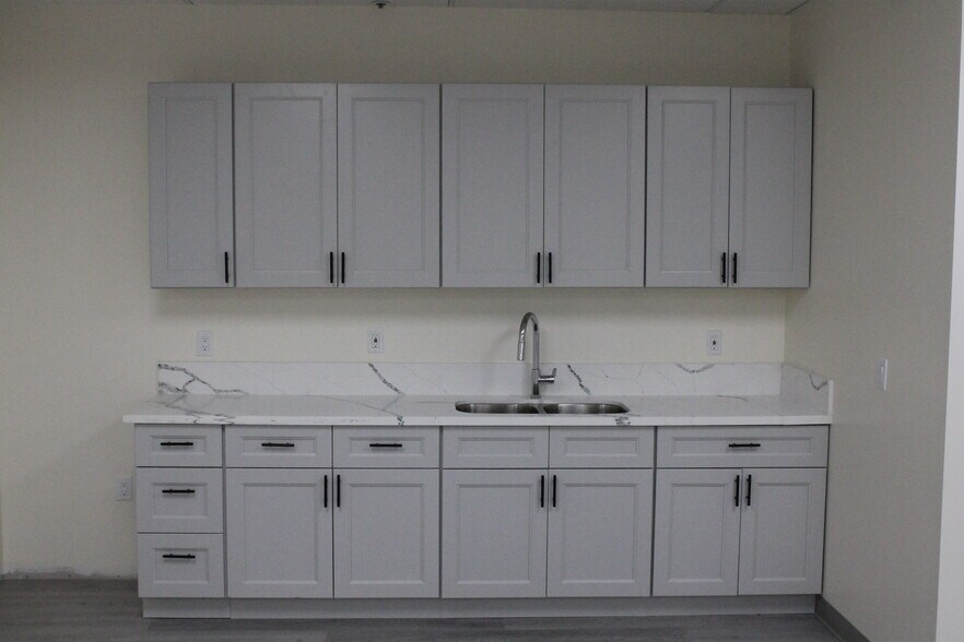 More Photos Of 123 Hodencamp Rd, Thousand Oaks Office For Lease