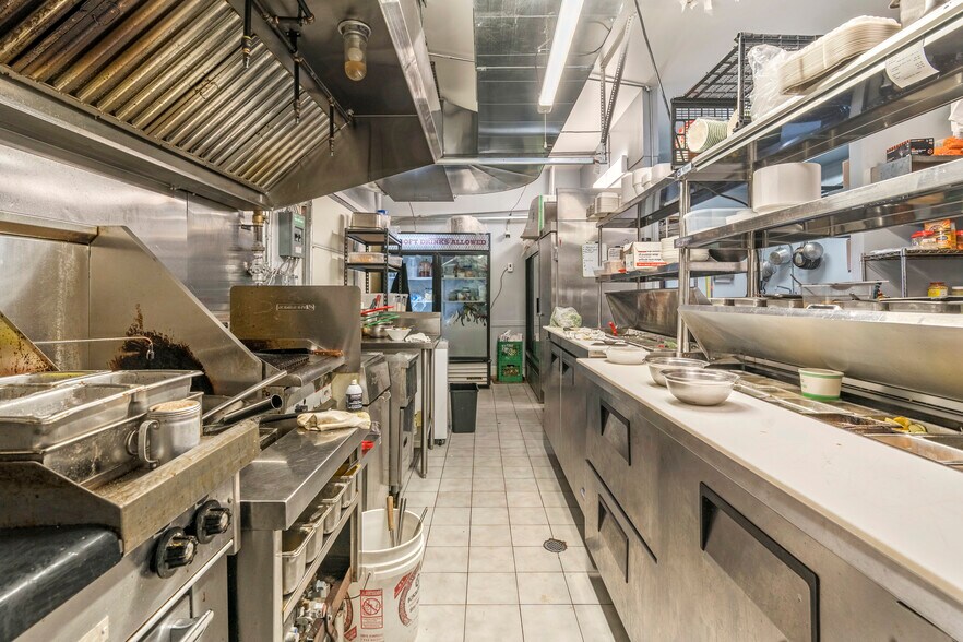 More Photos Of 4654 Queen St, Niagara Falls Storefront Retail Residential For Sale