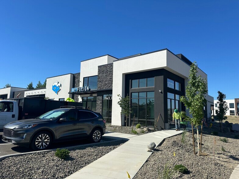 More Photos Of 10711 Clearwater Ave, Kennewick Office For Lease