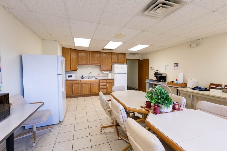 More Photos Of 4132 Elida Rd, Lima Medical For Sale