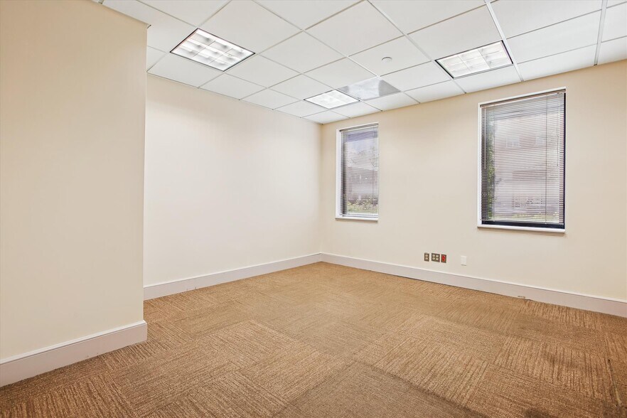 More Photos Of 1501 Duke St, Alexandria Office For Lease