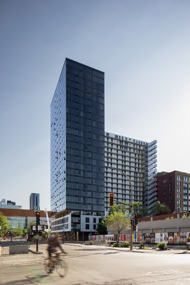 More Photos Of 1593 Rue Clark, Montréal General Retail For Lease