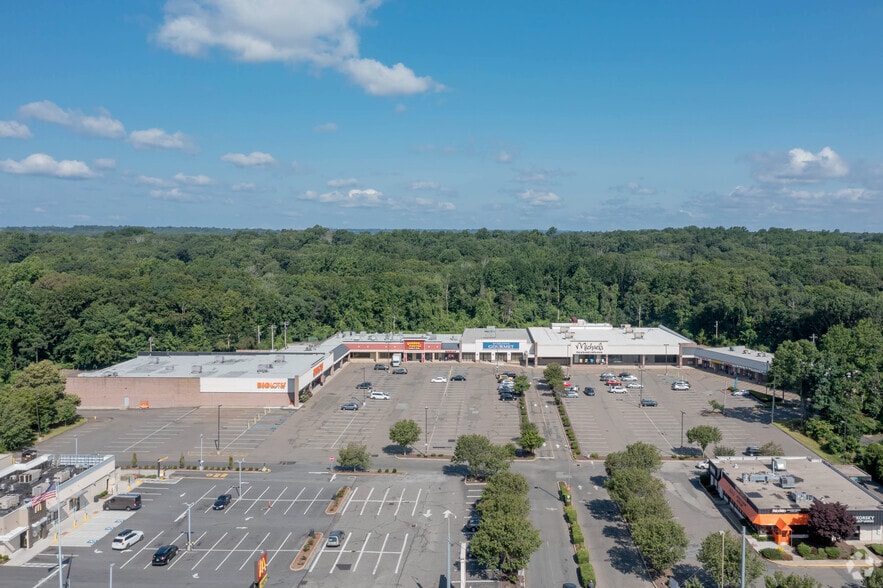 More Photos Of 49-98 Turnpike Sq, Milford Freestanding For Lease