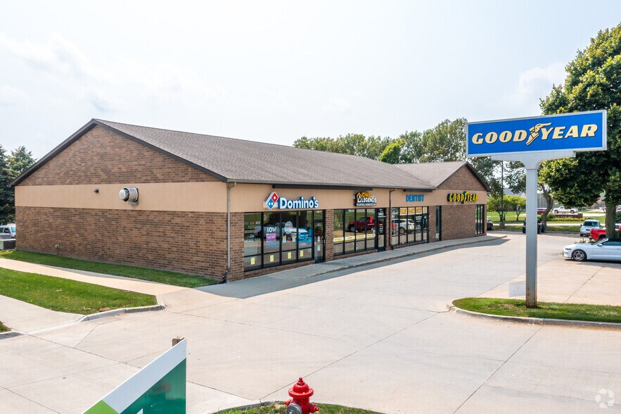 More Photos Of 408-412 8th St SW, Altoona Freestanding For Lease