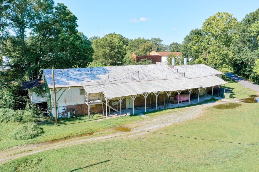 More Photos Of 208 Carolina Dr, Liberty Warehouse For Sale