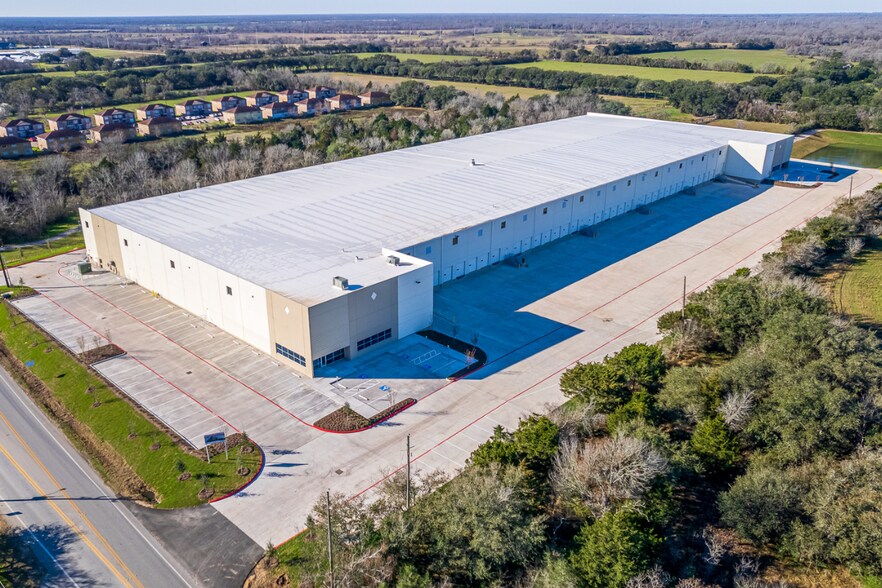 More Photos Of 814 FM 1489, Brookshire Distribution For Lease
