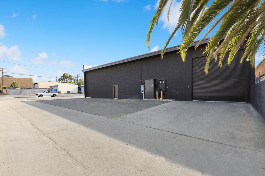 More Photos Of 2702 Saint Louis Ave, Signal Hill Warehouse For Lease