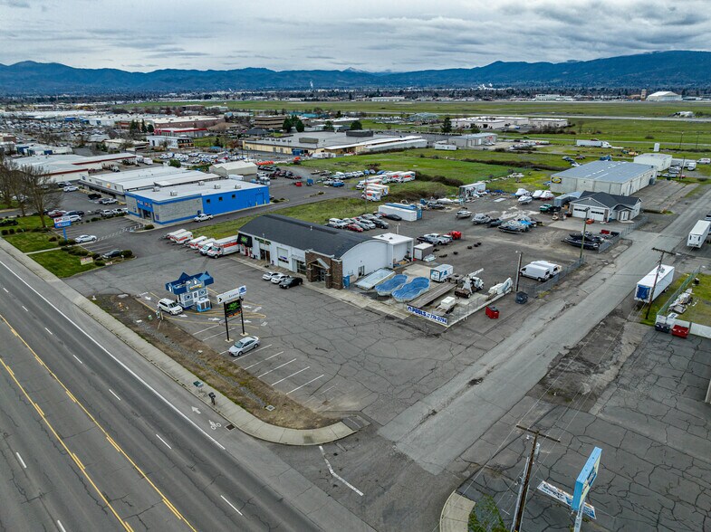 More Photos Of 3811 Crater Lake Hwy, Medford Warehouse For Sale