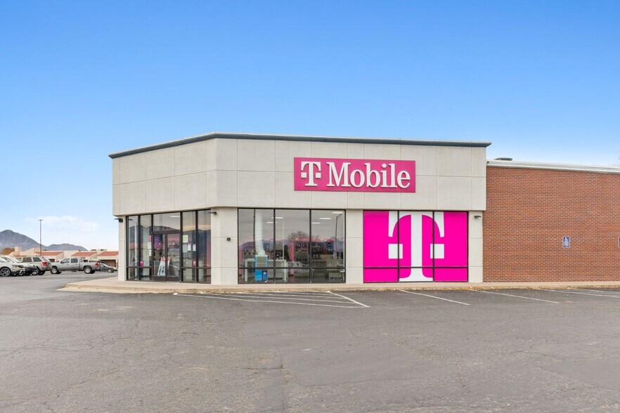 More Photos Of 2288 E Main St, Cortez Storefront For Lease