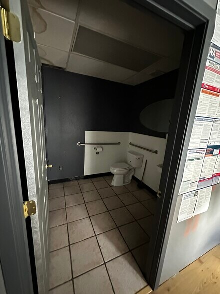 More Photos Of 8036 Falls Ave SE, Snoqualmie General Retail For Lease