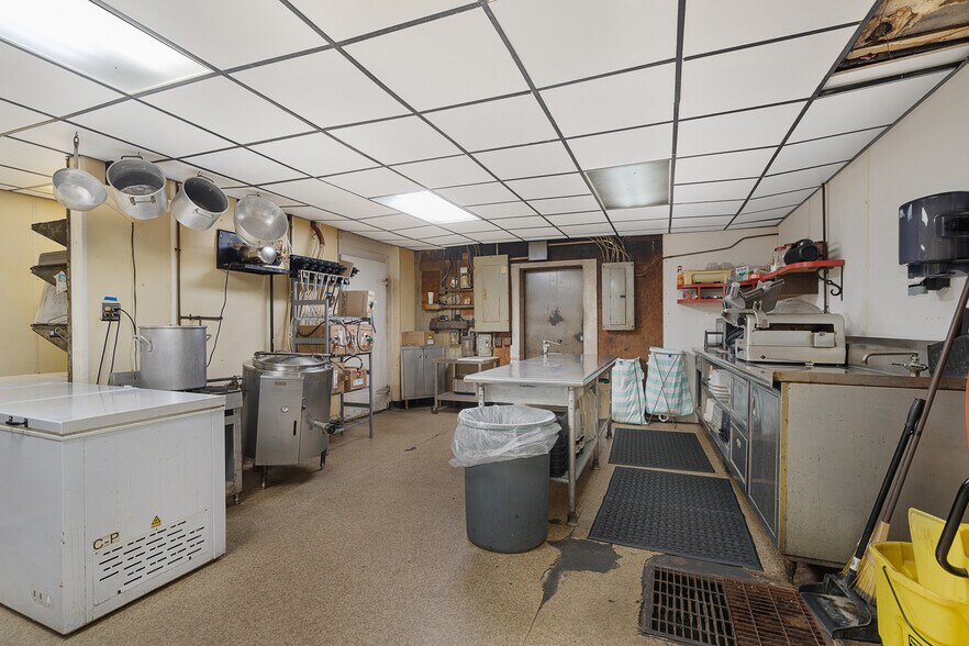 More Photos Of 2117 S 34th St, Kansas City Restaurant For Sale