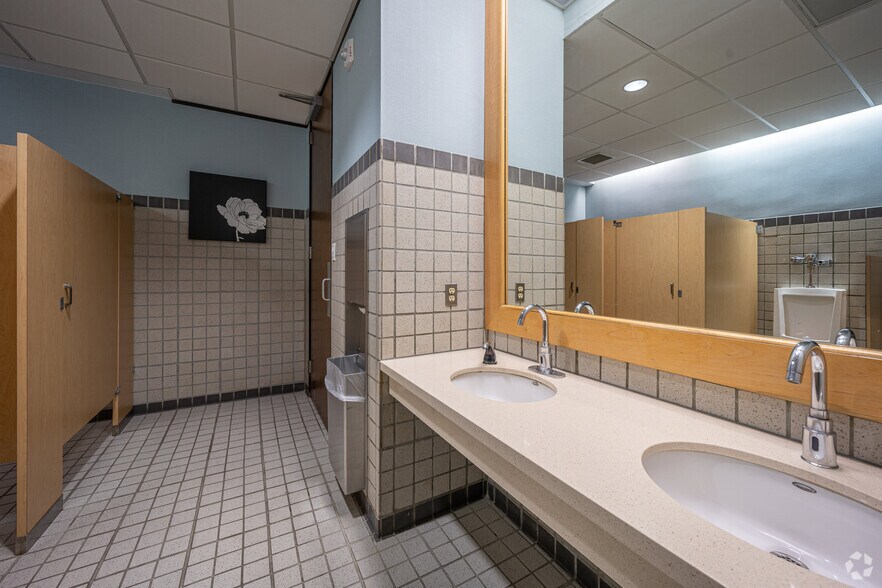 More Photos Of 10235 W Little York Rd, Houston Office For Lease