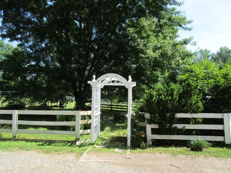 More Photos Of 1840 Manakin Rd, Manakin Sabot Restaurant For Sale