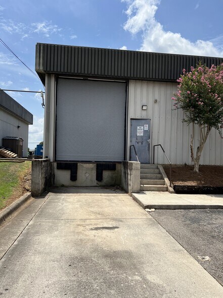 More Photos Of 2105 West Ferry Way SW, Huntsville Warehouse For Lease