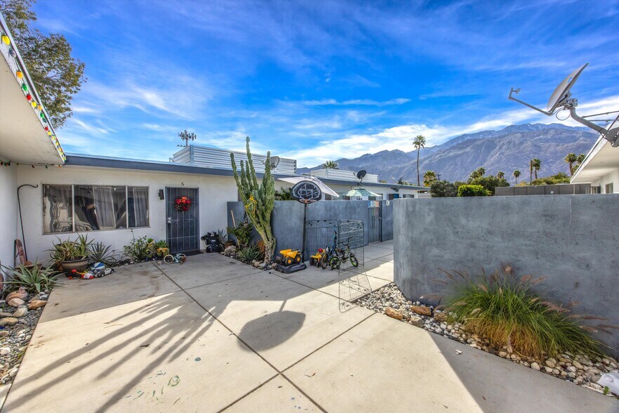 More Photos Of 238 S Saturmino Dr, Palm Springs Apartments For Sale