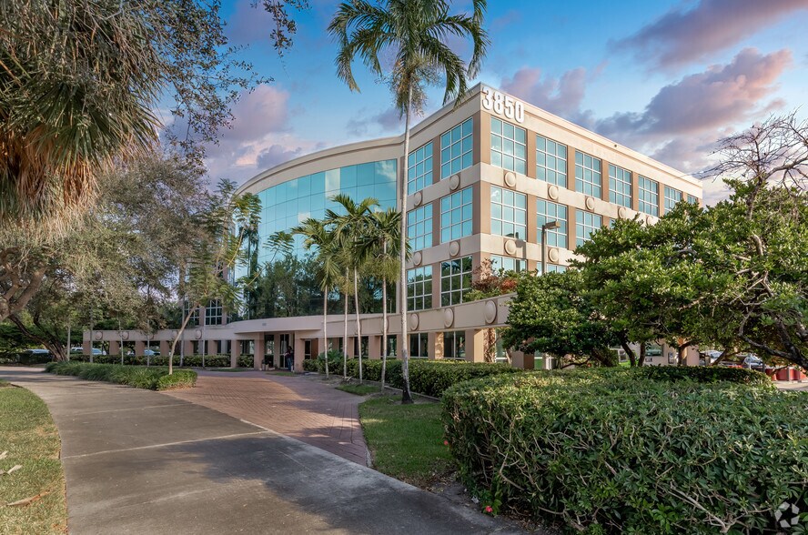 Primary Photo Of 3850 hollywood Blvd, Hollywood Medical For Sale