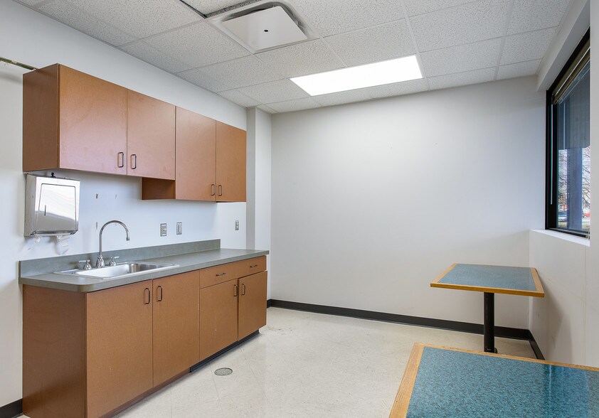 More Photos Of 11600 Busy St, Richmond Office For Lease