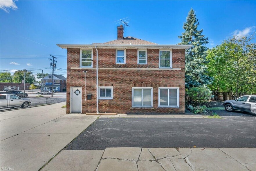 More Photos Of 881 E 222nd St, Euclid Office Residential For Sale