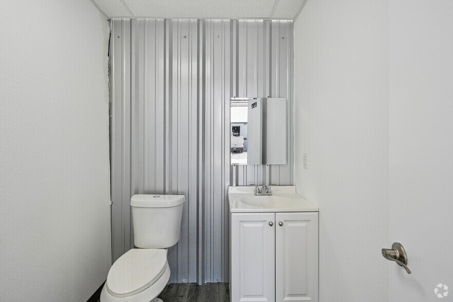 More Photos Of 10552 County Road 213, Forney Industrial For Lease