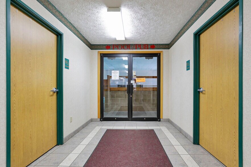 More Photos Of 509 S Wooster Ave, Strasburg Hotel For Sale