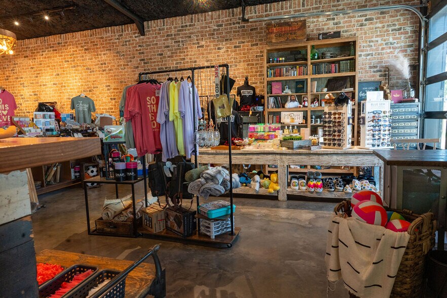 More Photos Of 609 Avenue H, Shallowater Auto Repair For Sale