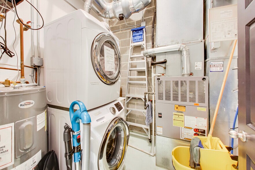 More Photos Of 2108-2110 W Roscoe St, Chicago Storefront Retail Residential For Sale