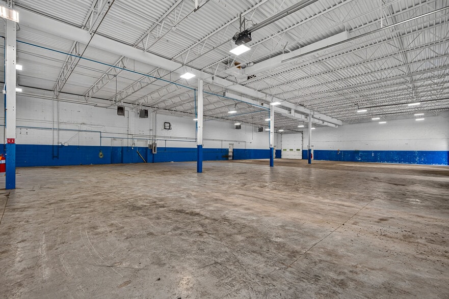 More Photos Of 34 Patria Rd, South Windsor Flex For Lease