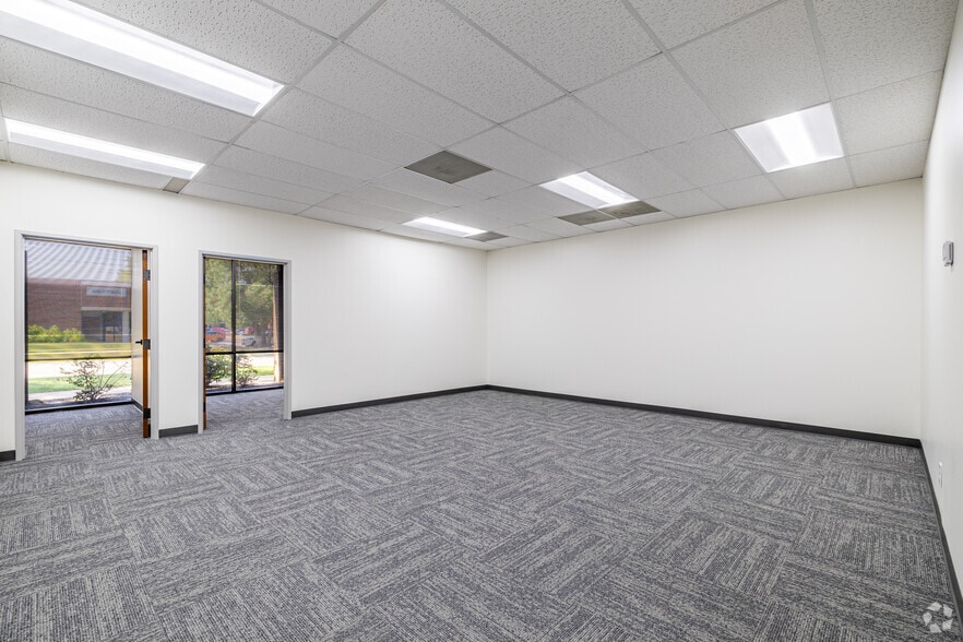 More Photos Of 2307 Springlake Rd, Farmers Branch Unknown For Lease