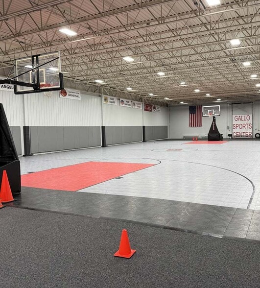 More Photos Of 4726 6 Mile Rd, Racine Sports And Entertainment For Sale