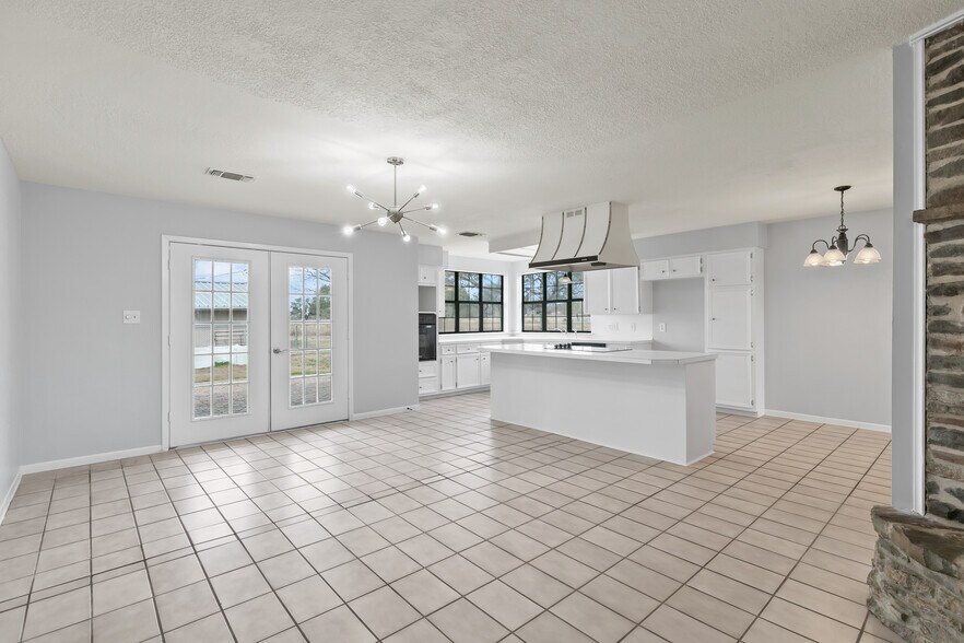 More Photos Of 2736 Highway 29, Burnet Office Residential For Lease