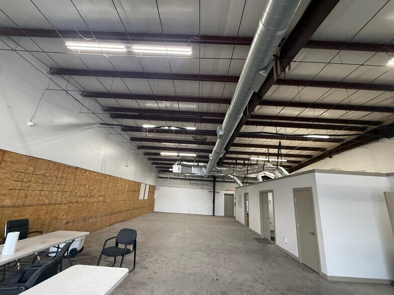 More Photos Of 2970 Suffolk Dr, Fort Worth Warehouse For Lease
