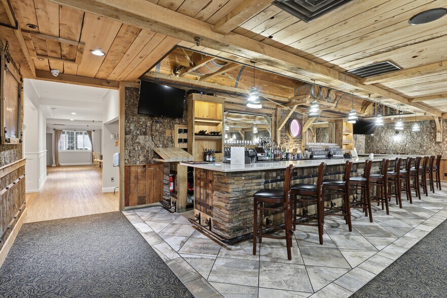 More Photos Of 1 E Church St, Fairport Restaurant For Sale