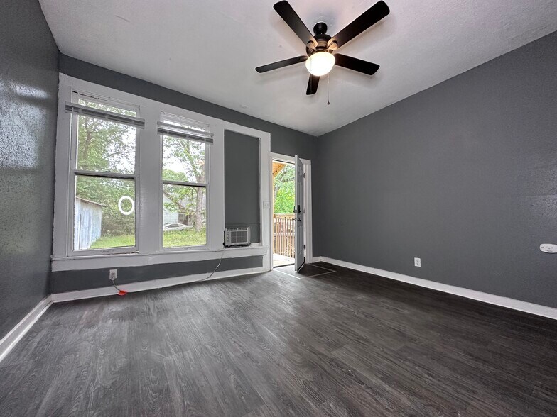 More Photos Of 1106 Esplanade St, Marshall Apartments For Sale