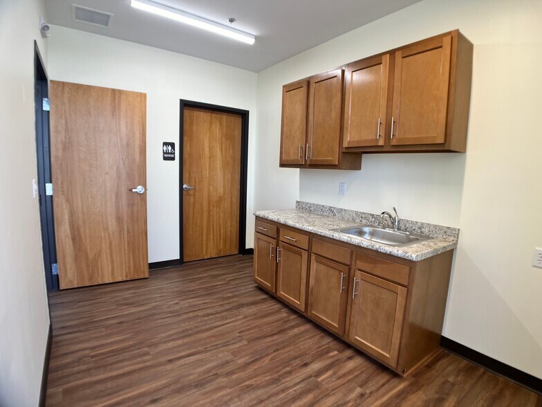 More Photos Of 440 Dundas Dr, Jacksonville Unknown For Lease