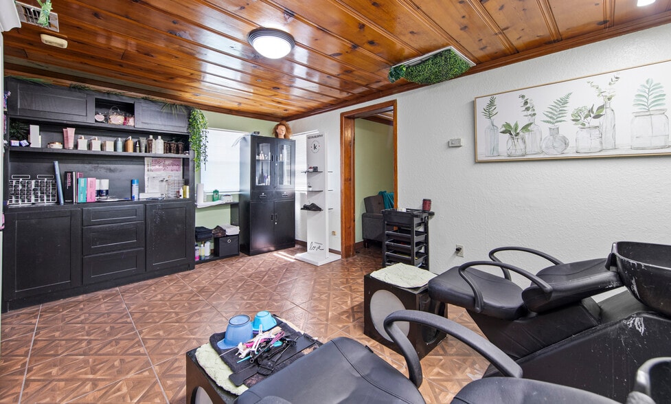More Photos Of 1618 Pecan Blvd, McAllen General Retail For Sale