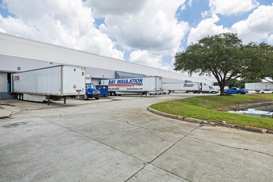 More Photos Of 1075 Gills Dr, Orlando Warehouse For Lease
