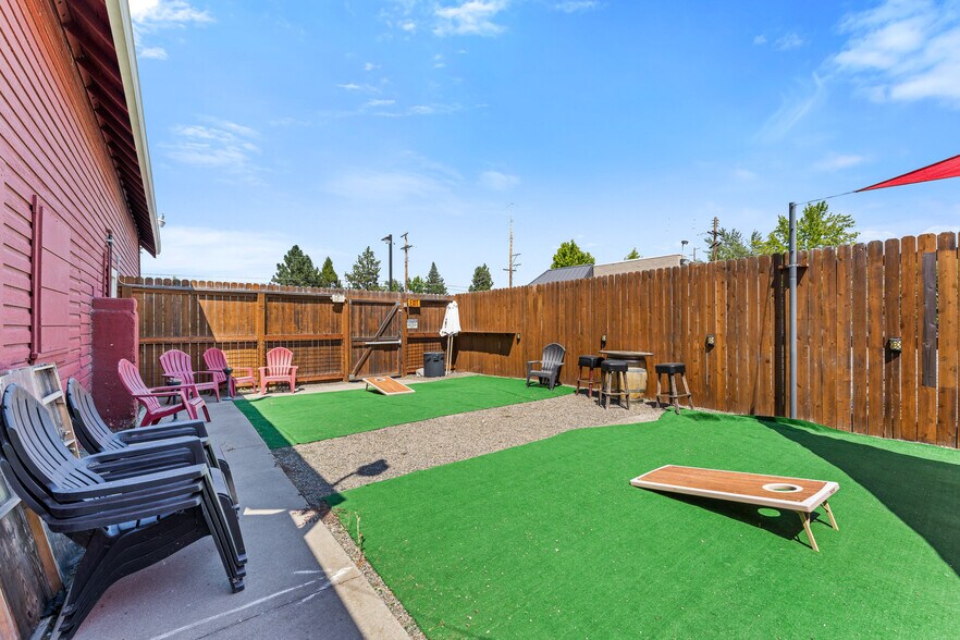 More Photos Of 2039 Redwood Ave, Grants Pass Restaurant For Sale