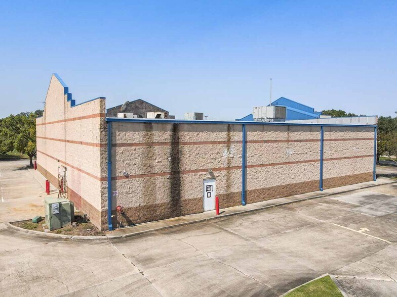 More Photos Of 8686 Florline Blvd, Baton Rouge Freestanding For Lease