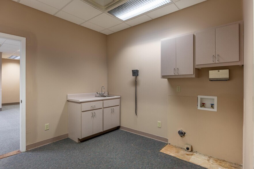 More Photos Of 1494 Stuart Rd NE, Cleveland Medical For Lease