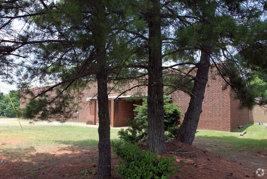 More Photos Of 1604 Prospect St, High Point Manufacturing For Lease