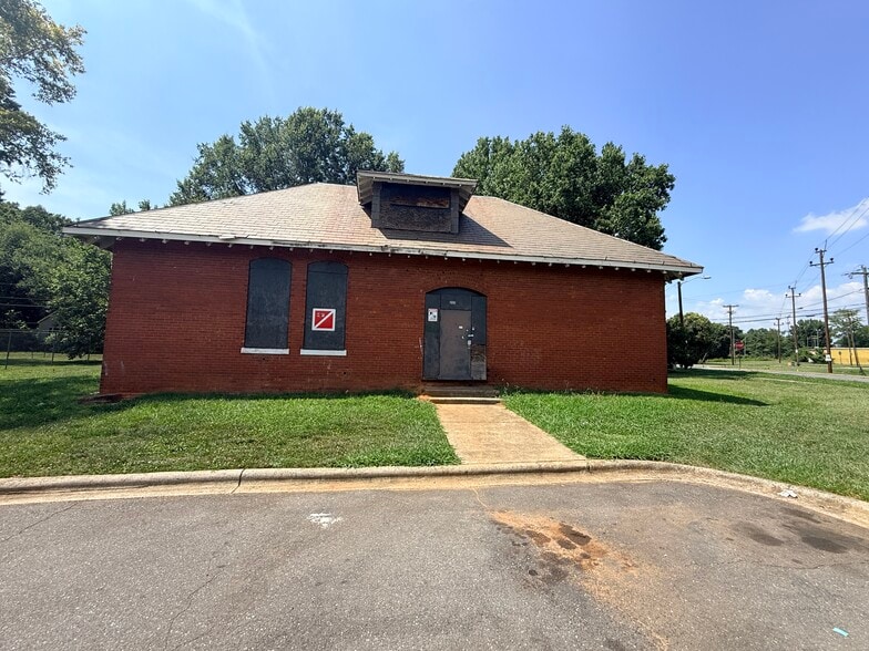 Primary Photo Of 4145 Gossett ave, Charlotte Apartments For Sale